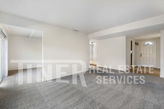 Building Photo - 2800 Sarina Ct