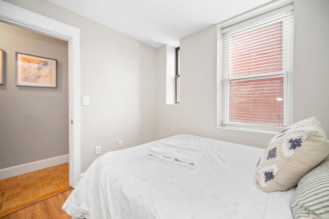 Building Photo - 370 Hanover St