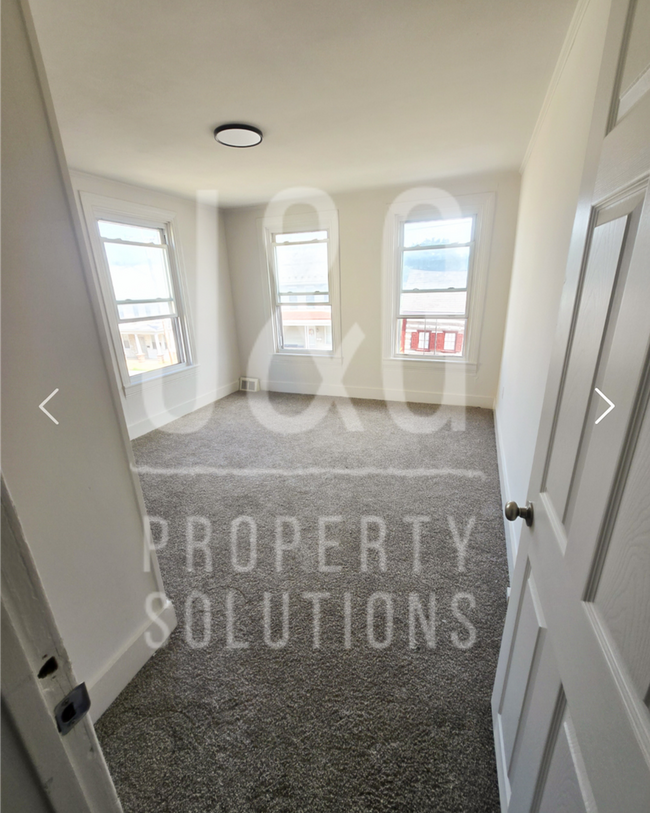 Building Photo - 2 Bed room