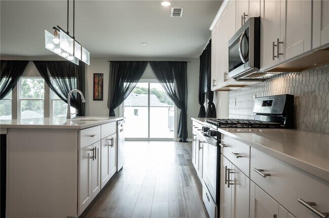 Building Photo - 13 Westerly Sta