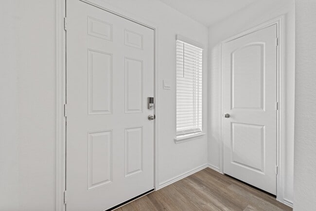 Building Photo - 5710 Sycamore Glen Dr