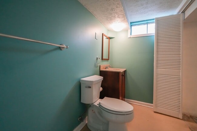 Building Photo - BEAUTIFUL CAPE COD IN BLUEGRASS ESTATES