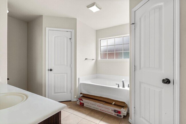 Building Photo - 3212 Oriental Ave