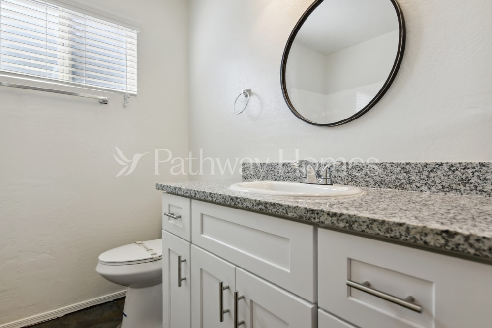 Building Photo - 7704 W San Juan Ave