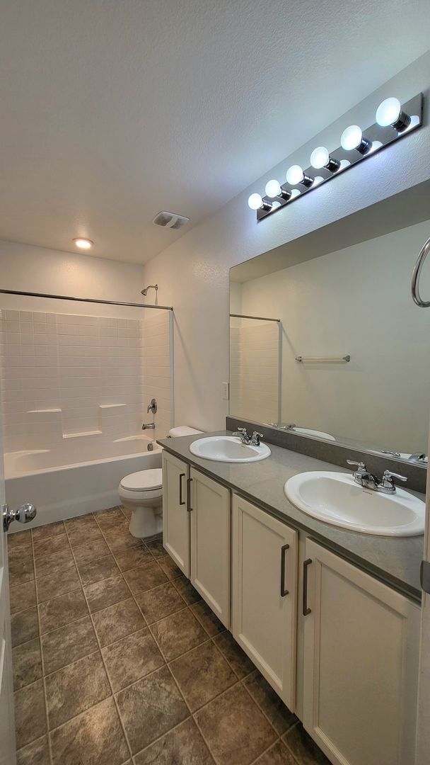 Building Photo - TESORA PAHRUMP - E. Summit Avenue