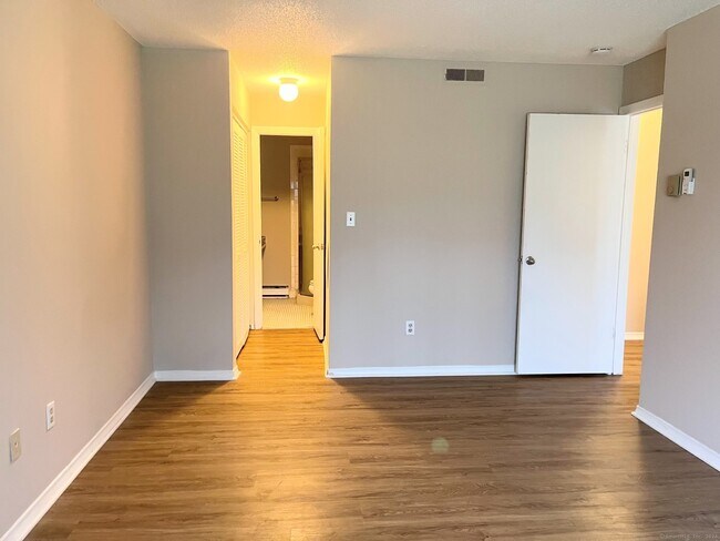 Building Photo - 97 Candlewood Dr