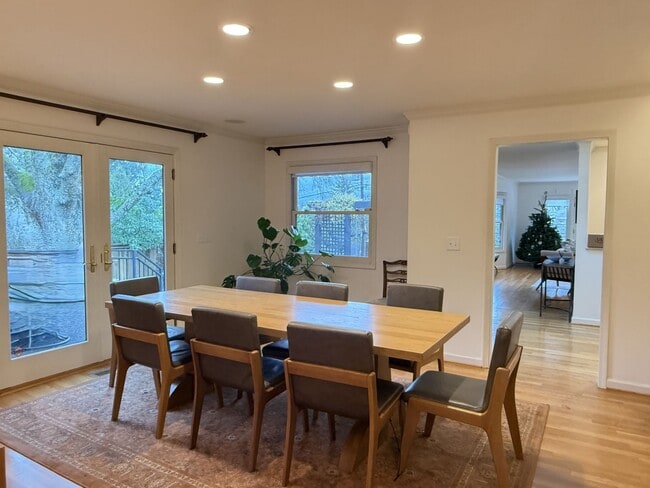 Building Photo - Beautiful & Bright! Stunning Council Crest Home W/ Exceptional Outdoor Sitting/Entertaining Areas!