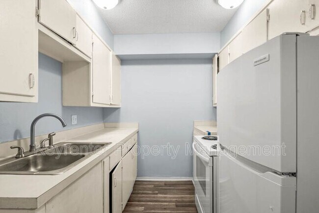 Building Photo - 5905 S Lee Ave