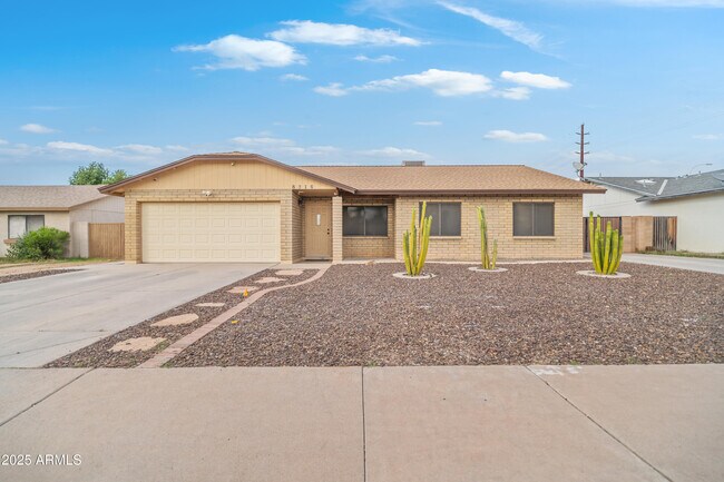 Building Photo - 8316 W Sweetwater Ave