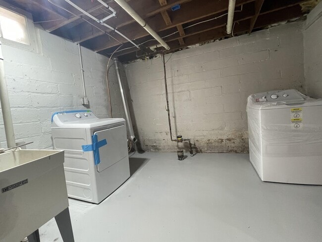 Building Photo - 4059 Brunswick Ave S