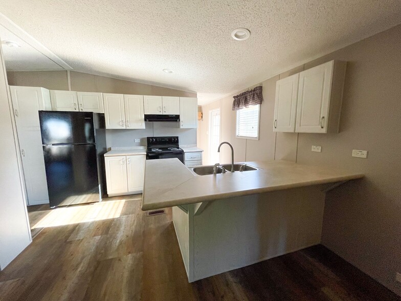 Building Photo - Patriot Pointe