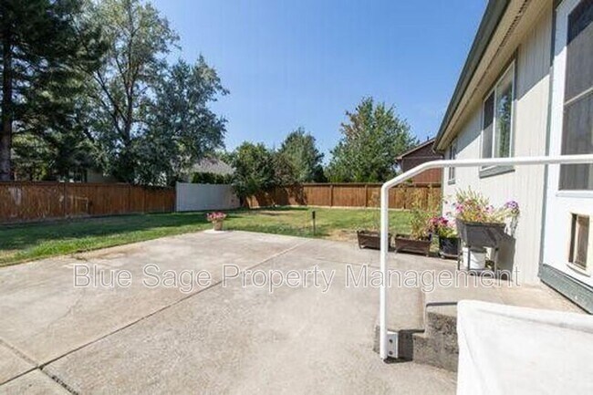 Building Photo - 1712 W Durham Dr