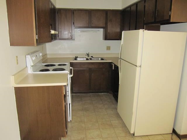 Kitchen - Chestnut Court & Hemlock Apartments