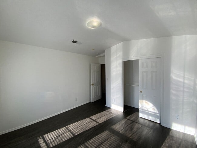 Building Photo - 3 Bedroom Single Story Home Available Near Irving Blvd NW & Eagle Ranch Rd!