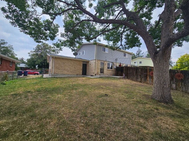 Building Photo - 13663 E Nevada Pl
