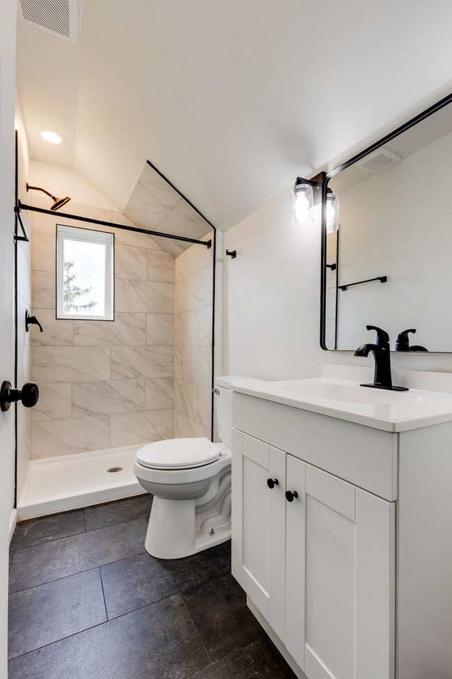 Building Photo - 925 Manton Wy