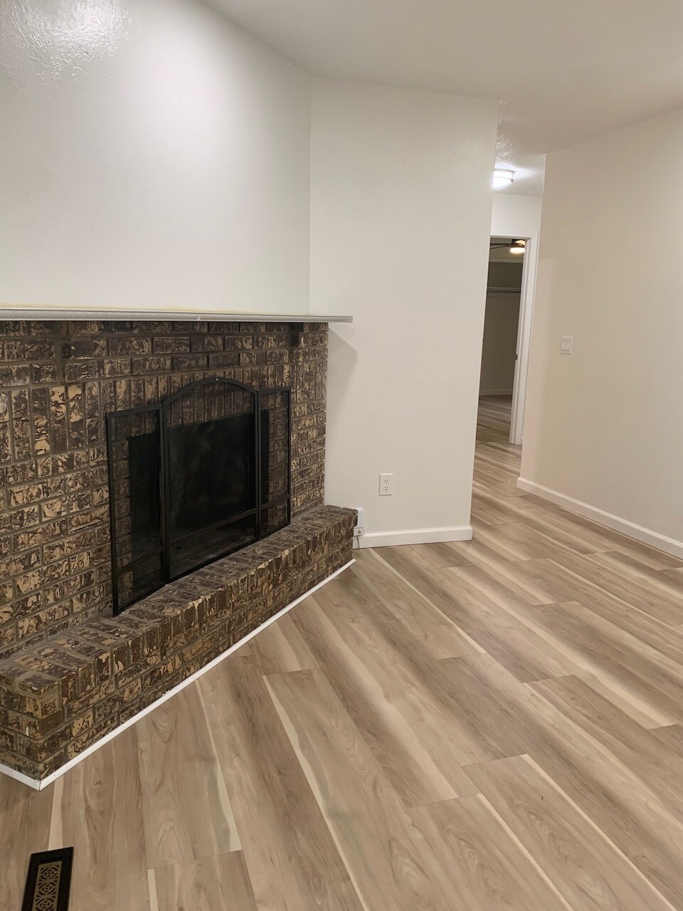 Building Photo - 5141 Inland Dr