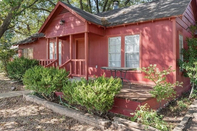 Building Photo - 259 Hiland Ln