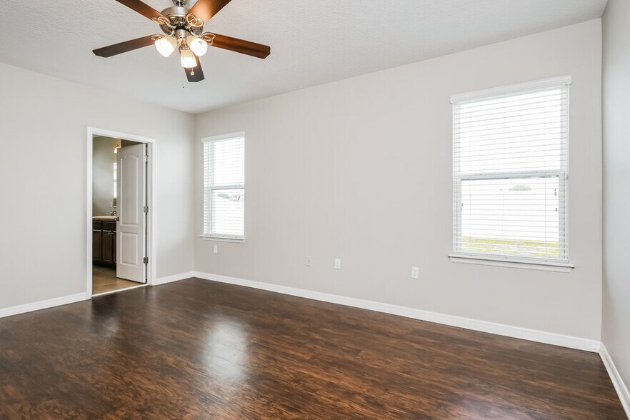 Building Photo - 5025 Brenton Manor Ave