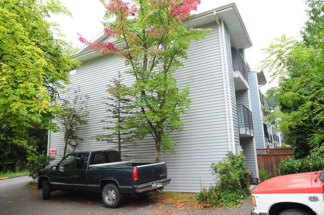 Building Photo - Riverside Estate Apartments