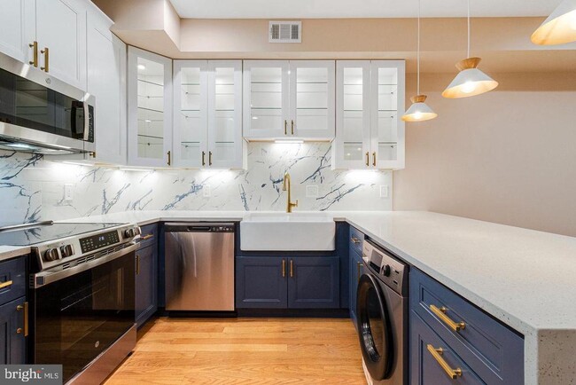 Building Photo - 1609 17th St SE