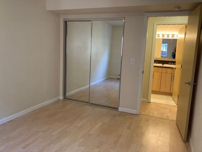 Building Photo - 2 Bdrm Condo off Spenard & 25th - Close to...