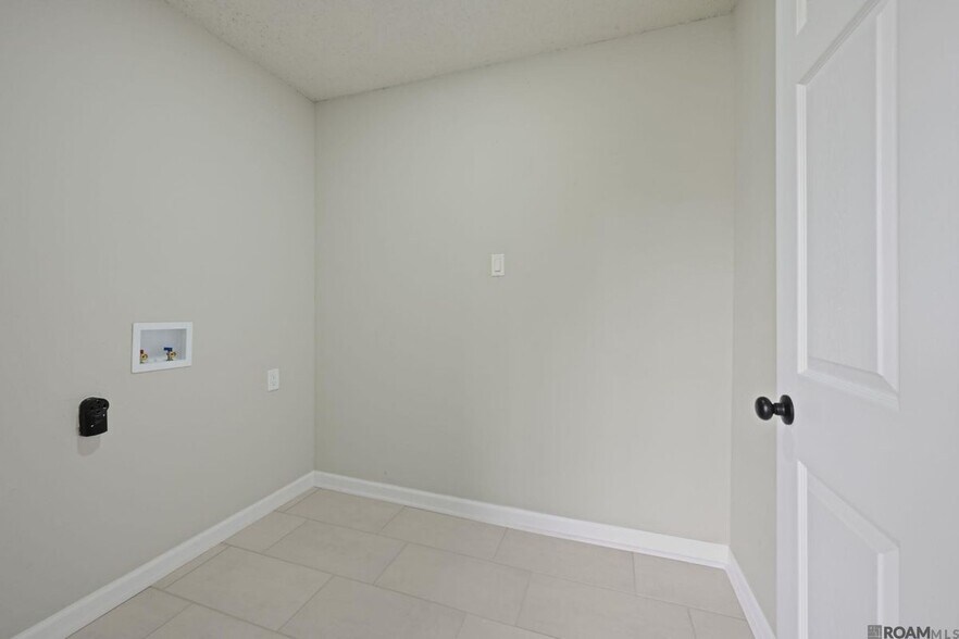 Building Photo - 8724 Metairie Dr