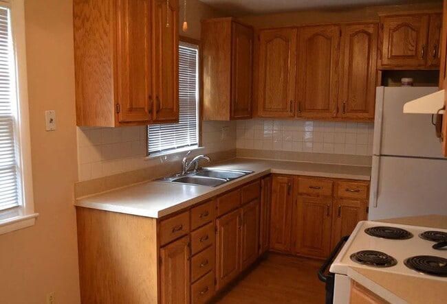 Building Photo - Schedule a Showing Today!!!