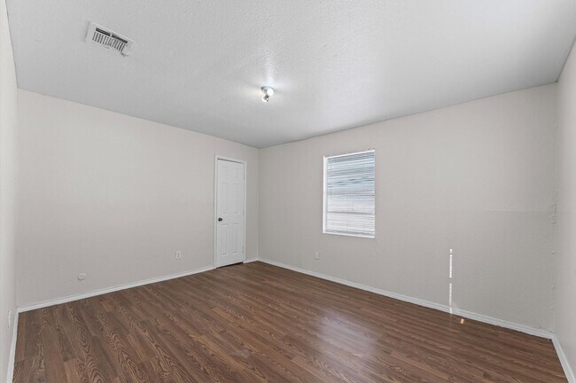 Building Photo - 12206 Ormandy St