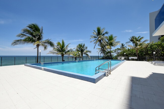 Building Photo - 2066 N Ocean Blvd