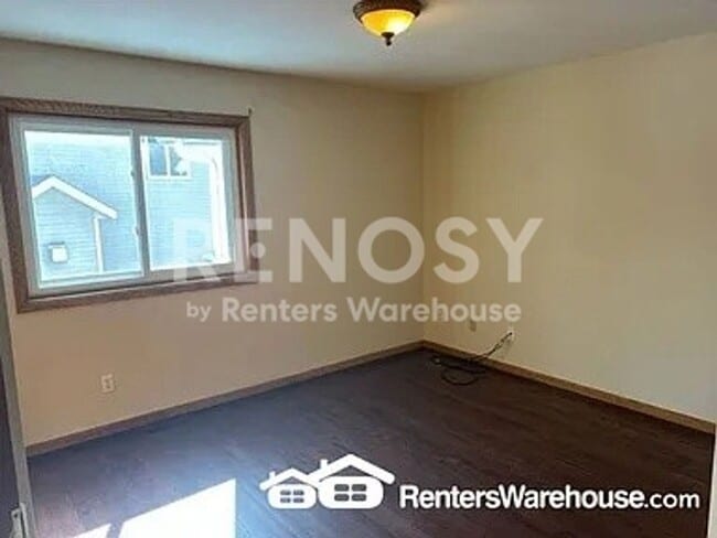 Building Photo - Available June 1st 6 Bedroom 4 Bath Single Family Home in Oakdale