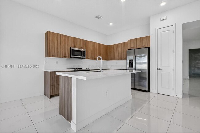 Building Photo - 4398 SW 173rd Ave