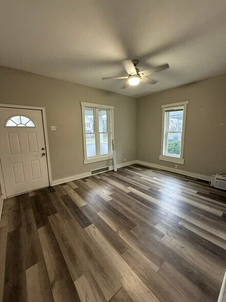 Building Photo - 512 S Randolph St