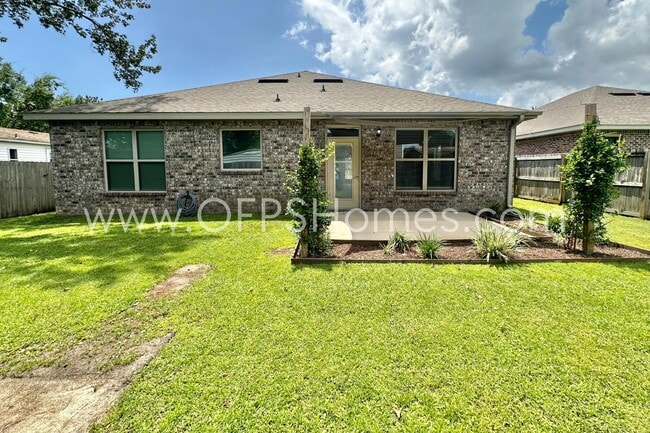 Building Photo - 216 Green Dr