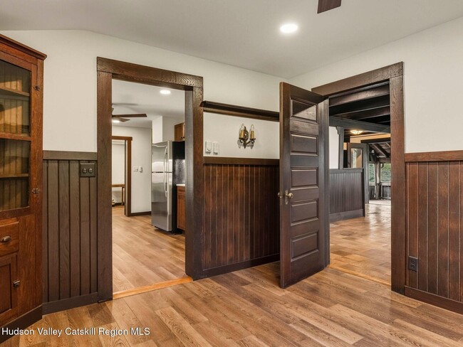 Building Photo - 5 Riverby Ln