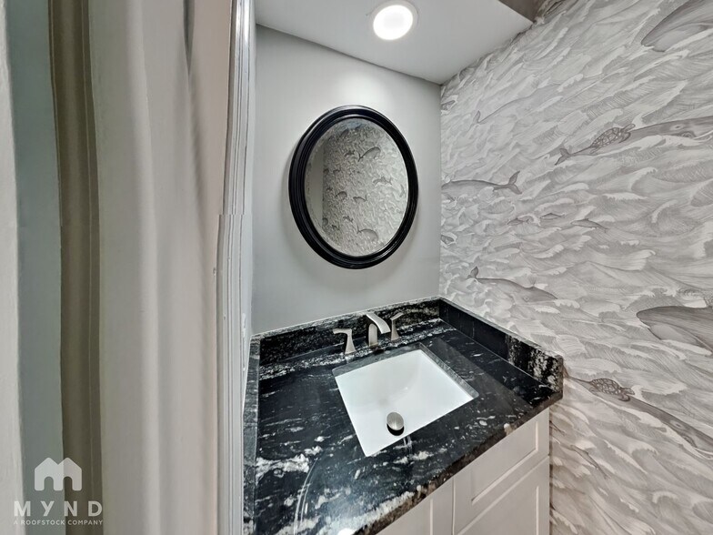 Building Photo - 6608 Park Ave