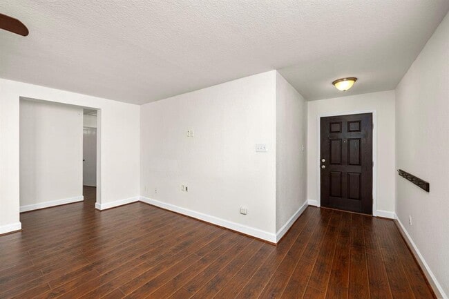 Building Photo - 18119 Waverly Hollow Ln