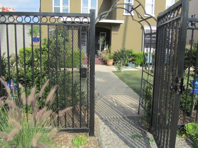 Pedestrian entry - 1312 S Victoria Ave