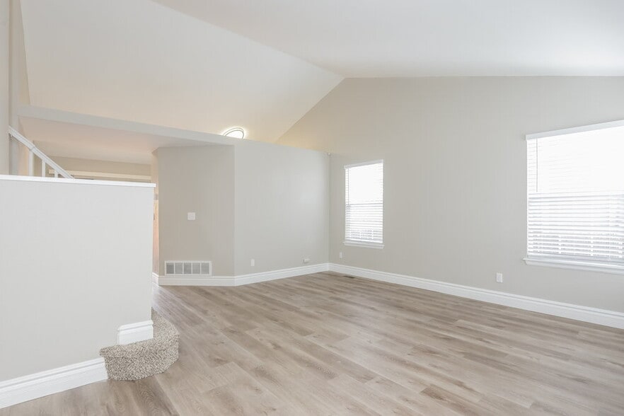 Building Photo - 7647 Halleys Dr