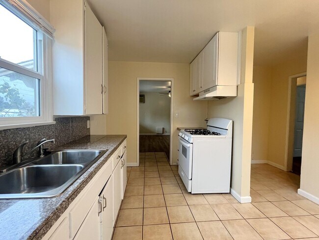 Building Photo - 32037-32041 Avenue E