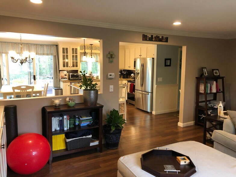 Building Photo - 140 Concord St