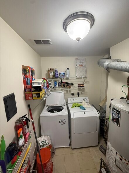 Building Photo - 955 Juniper Way
