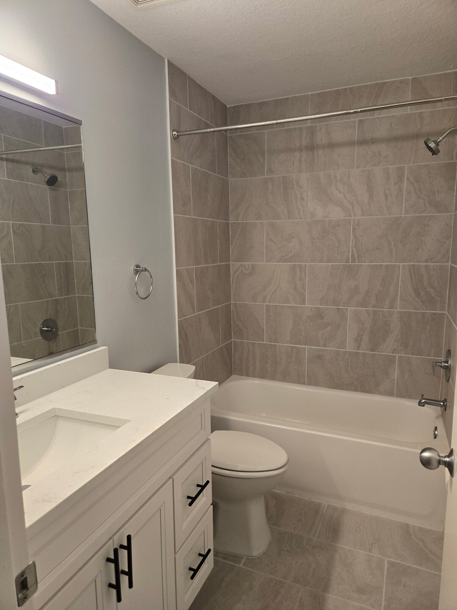 Building Photo - 824 Padua Ln