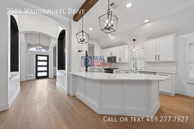 Building Photo - 2501 Wagonwheel Dr