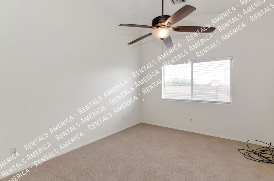 Building Photo - 1202 N Thunder Ridge Dr