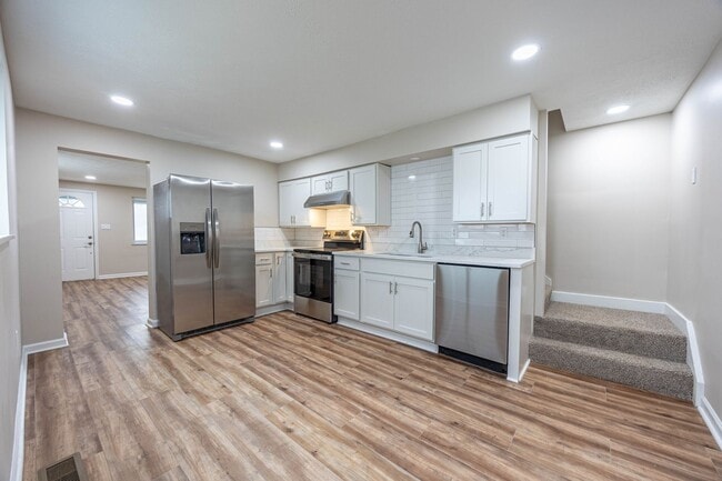 Building Photo - 4 Bed, 2 Bath Home in Morgan, PA AVAILABLE NOW!