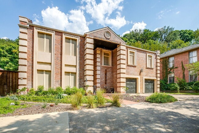 Building Photo - Private 4 Bedroom Retreat for Lease