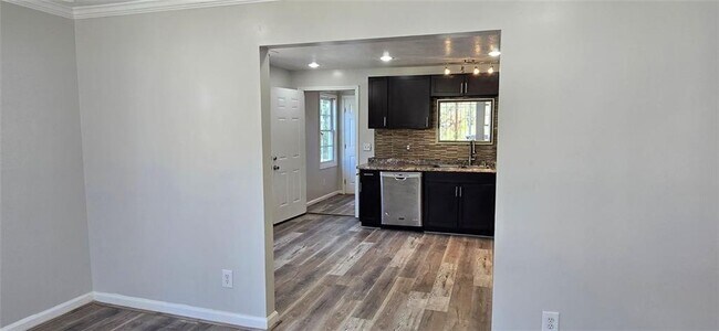 Building Photo - 1280 Elizabeth Ave SW