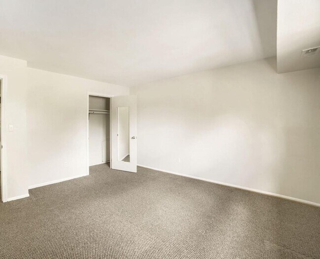 Building Photo - 7700 Arehart Dr