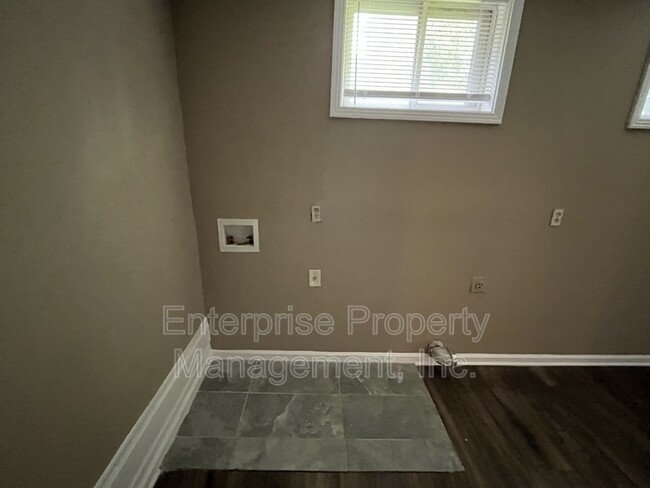 Building Photo - 3531 Gowan Dr